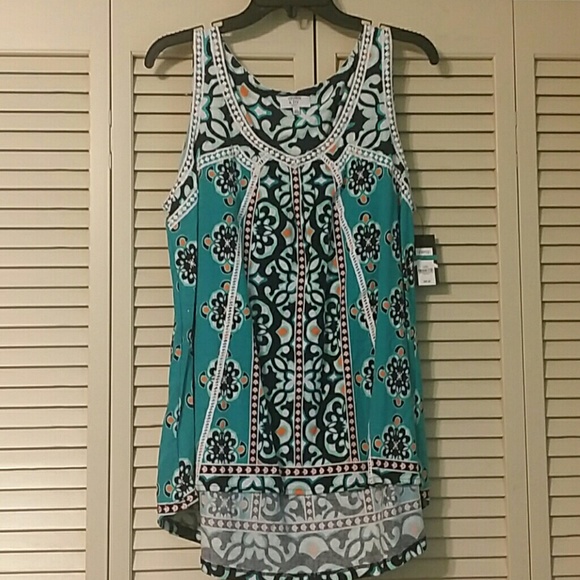 Crown & Ivy Curvy Floral Tank - Picture 2 of 6